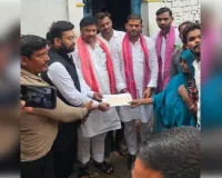 अहिरौला कांड के पीड़ित परिवार से सपा प्रतिनिधिमंडल ने की मुलाकात