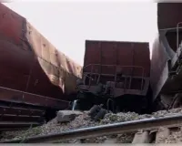 पाकिस्तान के सिंध में मालगाड़ी के 17 डिब्बे उतरे पटरी से , 24 घंटे तक रेल यातायात ठप
