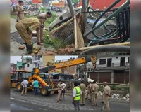 बिजली ट्रांसफार्मर से टकराकर नाले में गिरा अनियंत्रित ट्राला , शरीर मे सरिया घुसने से चालक की मौत