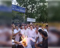 दिल्ली छात्र आंदोलन के समर्थन में अजमेर कांग्रेस का प्रदर्शन, पीएम मोदी का पुतला फूंका