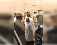व्यापारी कल्याण दिवस कार्यक्रम के दौरान गिरी लिफ्ट, बैंक्विट हॉल संचालक समेत तीन पर केस