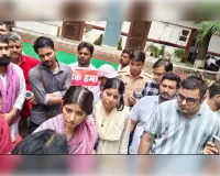 शिक्षा व्यवस्था में पारदर्शिता की मांग को लेकर जंतर-मंतर पहुंचे युवा पार्षद