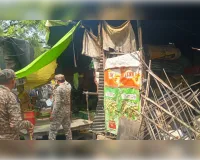 नगर निगम की सख्त कार्रवाई,कैसरबाग सब्जी मंडी के निकट बने पक्के चबूतरे ध्वस्त