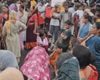 कर्जदारों से परेशान होकर युवक ने लगाई थी फांसी, आर्थिक सहायता की मांग