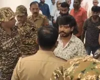अवैध निर्माण की शिकायत लेकर पहुंचे युवकों का एलडीए मुख्यालय में हंगामा