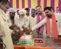 अखिलेश यादव के जन्मदिन पर सपा कार्यकर्ताओं ने किया पौधरोपण का संकल्प, पर्यावरण संरक्षण का दिया संदेश