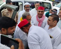 पूरे देश चार लोगो के बीच फंसा हुआ है।-सनातन पाण्डेय।