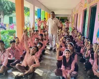 समस्त परिषदीय विद्यालयों में बच्चों को हुआ फलों का वितरण 