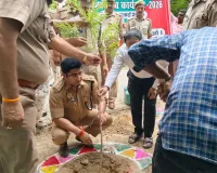 पर्यावरण संरक्षण के लिए मेंहदावल तहसील में पुलिस अधीक्षक ने किया पौधरोपण, दिया जागरूकता संदेश