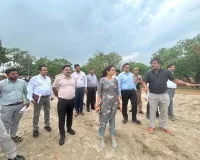 जिलाधिकारी ने किया बाढ़ प्रभावित क्षेत्रों की NDRF टीम की तैयारी का निरीक्षण