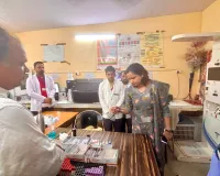जिलाधिकारी ने राजेपुर सामुदायिक स्वास्थ्य केंद्र का किया औचक निरीक्षण