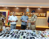 कौशाम्बी पुलिस ने लौटाई 25 लाख की मुस्कान, 121 खोए-चोरी हुए मोबाइल बरामद कर स्वामियों को सौंपा 