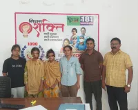 02 नाबालिग बालिकाओं को थाना मेंहदावल पुलिस ने सुरक्षित परिजनों से मिलाया