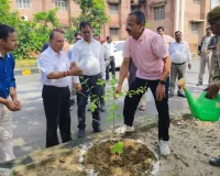 एक पेड़ माँ के नाम अभियान के तहत जिला जज के नेतृत्व में पौधारोपण कार्यक्रम का हुआ आयोजन