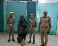 कुण्डा पुलिस द्वारा 01 अभियुक्ता को कुल 10 लीटर कच्ची शराब के साथ किया गया गिरफ्तार