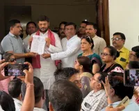 टीईटी अनिवार्यता के विरोध में शिक्षकों ने आंवला सांसद को सौपा ज्ञापन 
