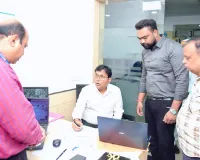 सीएम युवा उद्यमी योजना की रफ्तार पर डीएम का एक्शन,एचडीएफसी बैंक पहुंचे और लगाई फटकार