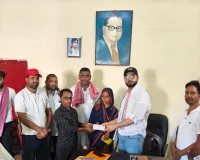 पिता को खो चुके दो मासूमों को पूर्व विधायक आर.एस. कुशवाहा,शिक्षा के लिए दी दस हजार की सहायता