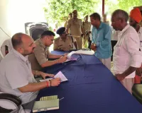 जिलाधिकारी एवं पुलिस अधीक्षक ने थाना समाधान दिवस में सुनीं जन समस्याएं