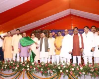 सरकार ने दी बदायूं से लखनऊ सीधी ट्रेन की सौगात, केन्द्रीय मंत्री ने हरी झंडी दिखाकर किया शुभारम्भ 