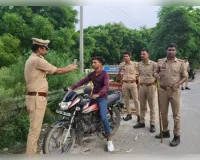 गंगा बैराज पर पुलिस का शिकंजा, बिना नम्बर प्लेट और संदिग्ध वाहनों की हुई सघन जांच