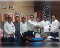 बीएसए को परिषदीय शिक्षकों की 17 सूत्रीय मांगों को लेकर सौंपा ज्ञापन