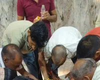 घुइसरनाथ धाम में जलाभिषेक को उमड़े श्रद्धालु