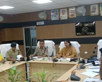 आपस में मिलजुलकर शांति व सौहार्दपूर्ण तरीके से मनाए त्यौहार : डीएम