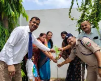    यूनिवर्सल पब्लिक सीनियर सेकेंडरी स्कूल में एक वृक्ष मां के नाम अभियान के तहत भव्य पौध रोपण एवं पौध वितरण कार्यक्रम आयोजित