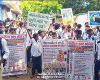 सर्वोदय इंटर कॉलेज किशनपुर फतेहपुर के छात्रों ने किया धरना प्रदर्शन 