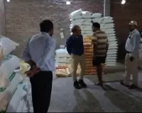 आटे में पत्थर का चूरा पीसे जाने का वीडियो वायरल के बाद  आटे की मिलो में हुई छापेमार कार्रवाई 