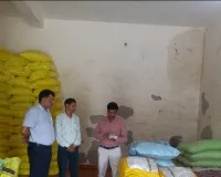 उर्वरकों की दुकानों का निरीक्षण कर दिये 05 बिक्रेताओं को नोटिस, 03 लाइसेंस निलम्बित