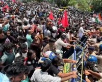 पेपर लीक के विरोध में उतरे पटना के छात्रों पर लाठीचार्ज कर छोड़े आंसू गैस के गोले