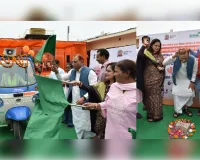महापौर प्रवेश वाही ने 135 इलेक्ट्रिक स्वच्छता वाहनों को दिखाई हरी झंडी