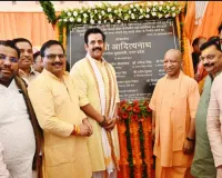 मुख्यमंत्री ने दिया सिक्सलेन फ्लाईओवर सहित गोरखपुर को 995 करोड़ रुपये के विकास कार्यों का उपहार  