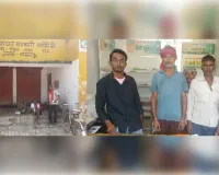 मोहनलालगंज की सहकारी समितियों में सर्वर धड़ाम, खाद के लिए किसान हलकान 