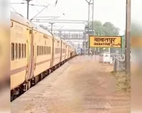 स्टेशन मास्टर बना मसीहा, ट्रेन से गिरे बालक को निकाला सुरक्षित
