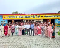 कहीं तिलक तो कहीं पुष्पवर्षा कर हुआ बच्चों का स्वागत 