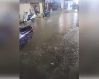 नगर निगम मुख्यालय से चंद दूरी पर बेलदारी लेन में जलभराव, हल्की बारिश ने खोली पोल