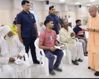सीएम के जनता दरबार में मिले पीड़ित आउटसोर्स कर्मी, तबादले को लेकर लगाई गुहार