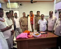 18 महीने बाद मोहदीपुर चौकी प्रभारी संजय कुमार की भावुक विदाई, आंखें नम