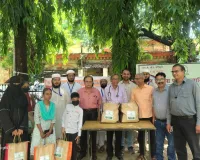 बलरामपुर व लोकबंधु अस्पताल में टीबी मरीजों को बांटी गई राशन किट 