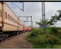 रेलवे यार्ड में बोगी की खिड़की से लटका मिला युवक का शव, इलाके में फैली सनसनी