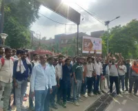 परिवहन मंत्री ने जिसे किया सम्मानित, दर-दर भटक रहा वो कंडक्टर!