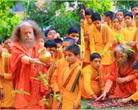 परमार्थ निकेतन में हरित संदेश, मानसून की पहली वर्षा पर स्वामी चिदानन्द ने किया पौधारोपण