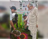 'एक पेड़ माँ के नाम' अभियान: अमीनाबाद के झंडी वाला पार्क में लगाए 100 पौधे