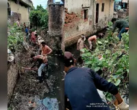 मानसून से पहले नगर पालिका उतरौला ने शुरू की नालों की सफाई, जलजमाव रोकने की तैयारी