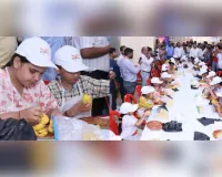 आम महोत्सव के दूसरे दिन बच्चों की आम खाने की प्रतियोगिता में दिखा उत्साह