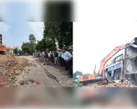 अलीगंज अग्निकांड: भारी पुलिस बल की मौजूदगी में अवैध ढांचा गिराना शुरू