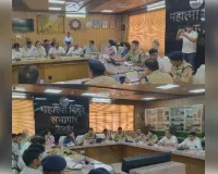 डीएम ने विकास कार्यों की समीक्षा में दिखाई सख्ती, खराब प्रदर्शन पर नोटिस के निर्देश